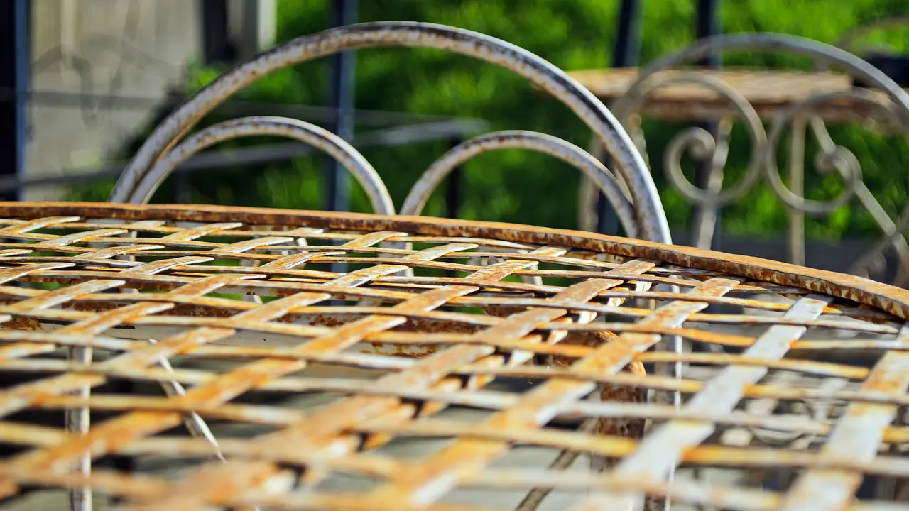 Langkah Mudah Hilangkan Noda Karat Pada Furnitur