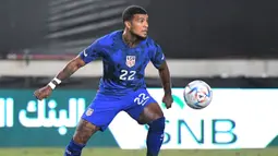 DeAndre Yedlin telah mengoleksi 75 caps bersama Timnas Amerika Serikat di usianya yang baru 29 tahun. Ia tercatat pernah bermain di Liga Inggris bersama Tottenham Hotspur, Sunderland (pinjaman), dan Newcastle United. Pemain yang berposisi sebagai bek kiri tersebut kini tengah membela Inter Miami, setelah semusim sebelumnya membela Galatasaray. (AFP/Jose Jordan)