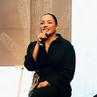 Angel mengungkapkan bahwa lagu ini berbicara tentang keberanian untuk mengucapkan selamat tinggal, bahkan ketika hati masih ingin bertahan. [Dok/Angel Pierters]