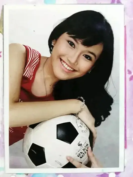 Potret Jadul Ayu Ting Ting