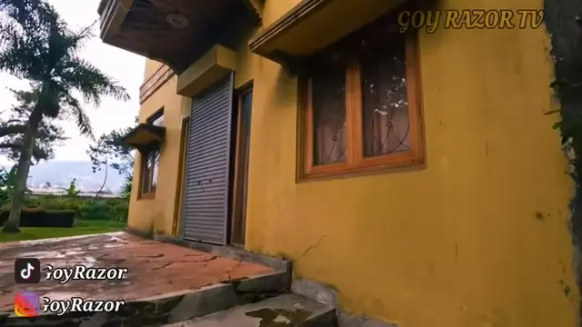 Rumah Tukul Arwana Terbengkalai
