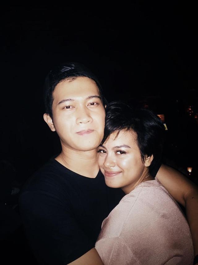 [Bintang] Romantis, Ini 8 Foto Kebersamaan Eva Celia dan Demas Narawangsa