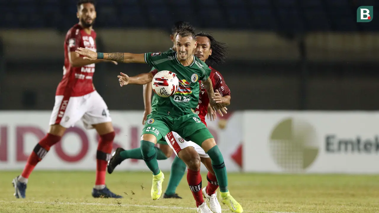 FOTO: Melihat Aksi Mas Har Kembali Main di Stadion Si Jalak Harupat
