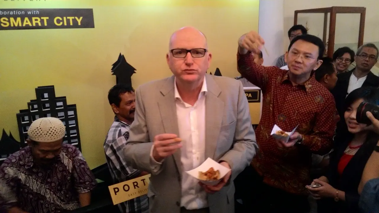 Kala Ahok Ajak Tamu Australia Makan Batagor Kaki Lima