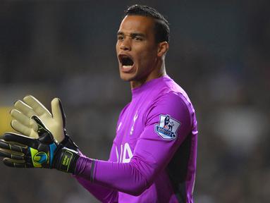 Sebagai negara dengan tradisi sepak bola yang kental, Belanda banyak menghasilkan pemain hebat yang berlaga di liga-liga top Eropa, termasuk di Liga Inggris. Tidak hanya penyerang, mereka pun memiliki kiper-kiper tangguh yang dipercaya mengawal gawang klub-klub besar di Liga Inggris. Berikut 5 di antaranya. (AFP/Glyn Kirk)