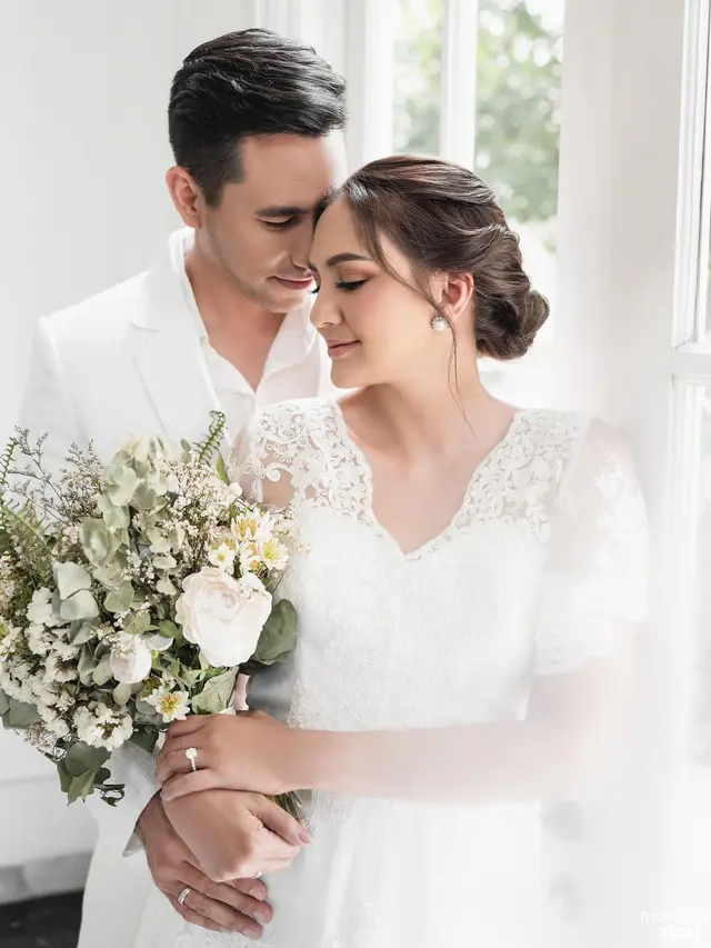 7 Pemotretan Darius Sinathrya dan Donna Agnesia di Berbagai Tema, Bak Prewedding