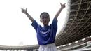Seorang putra dari anggota The Jakmania berpose saat menjadi Player Escort Kids pada laga Piala AFC 2019 antara Persija Jakarta melawan Ceres Negros di SUGBK, Jakarta, Selasa (23/4). Kesempatan ini diberikan oleh Allianz. (Bola.com/Vitalis Yogi Trisna)