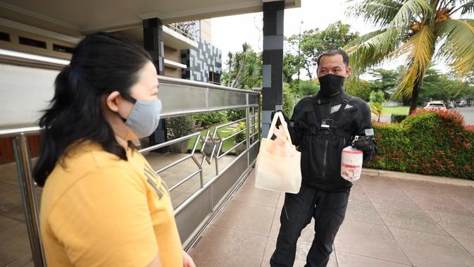 Jasa Kurir Ekspress milik Endrik Yahmawan menjadi favorit sebagian orang karena dinilai cepat, aman, dan bersih. (Foto: Liputan6.com).