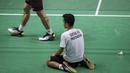 Pebulutangkis Indonesia, Anthony Ginting, saat melawan wakil China Taipei, Chou Tien-chen, pada laga Asian Games di Istora, Jakarta, Senin (27/8/2018). Anthony Ginting kalah 21-16, 21-23, dan 17-21. (Bola.com/Vitalis Yogi Trisna)