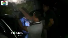 Polisi mengeluarkan beberapa kali tembakan peringatan karena pria bernama Odeng ini berusaha kabur dari sergapan.