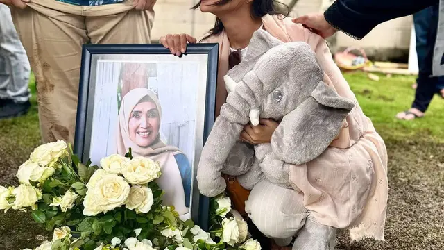 Momen Adinda Cresheilla Tegar Jalani Proses Pemakaman. (instagram/dindacresheilla)