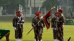 KSAD Jenderal Gatot Nurmantyo (tengah) memimpin upacara serah terima jabatan Danjen Kopassus di Markas Kopassus, Cijantung, Jaktim, (24/10/2014). (Liputan6.com/Helmi Fithriansyah)