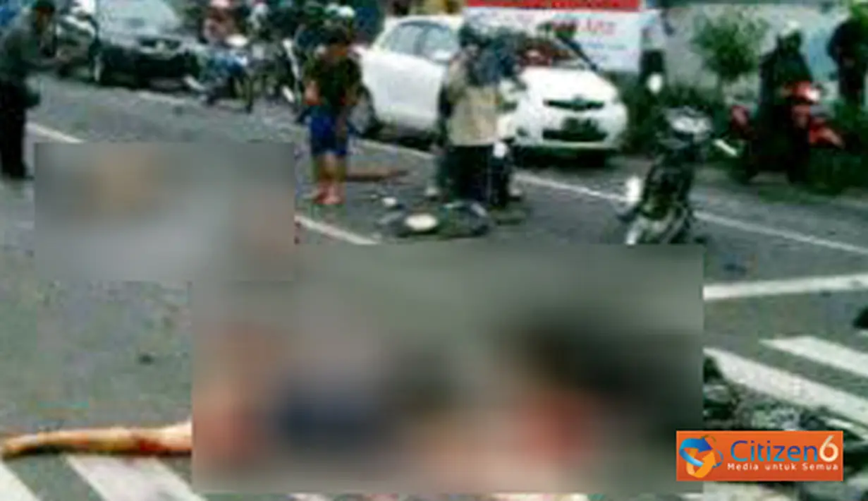 Citizen6, Kediri: Terjadi kecelakaan tragis di pertigaan Mojoroto Jalan KH Ahmad Dahlan, Kediri yang menewaskan empat orang, Selasa (27/3). Kecelakaan berawal ketika sebuah truk gandeng dengan nopol L 8120 SR menerobos lampu merah karena rem blong. Korban