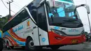 Hino RK-8 R 260 merupakan sasis dari Hino, brand kendaraan besar asal Jepang. Sasis ini dibekali mesin J08E-UF  6 silinder 7684cc yang dapat menghasilkan 260hp pada 2500rpm dan torsi hingga 745nm pada 1500rpm. Sasis ini paling banyak digunakan di Indonesia karena selain harganya yang murah dan sparepart melimpah, sasis ini juga memiliki mesin yang cukup tangguh. Dari segi kenyamanan, sasis ini menggunakan suspensi leaf spring. Namun Hino sempat meluncurkan sasis Hino RK-8 dengan suspensi udara sebelum akhirnya berhenti diproduksi dan digantikan dengan Hino RK 280 yang dengan tenaga yang lebih besar.