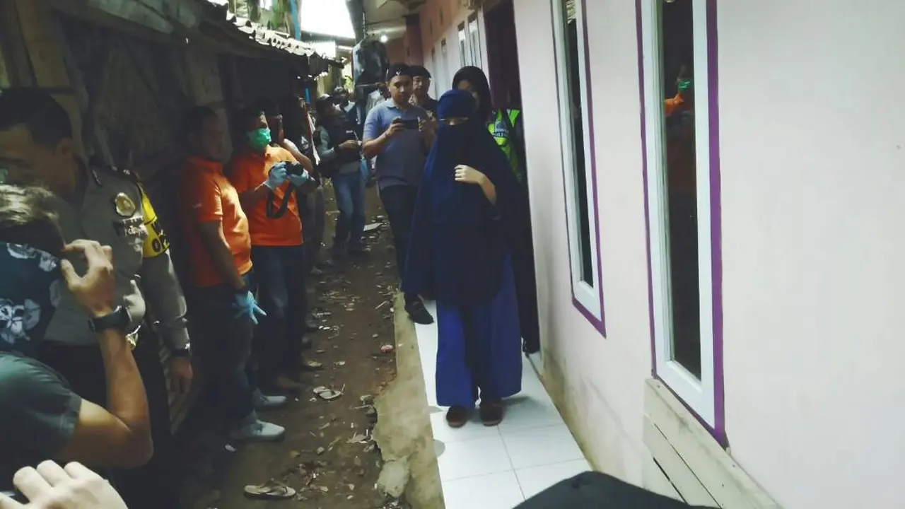 Tim Densus 88 Geledah Kontrakan 2 Terduga Teroris di Cianjur