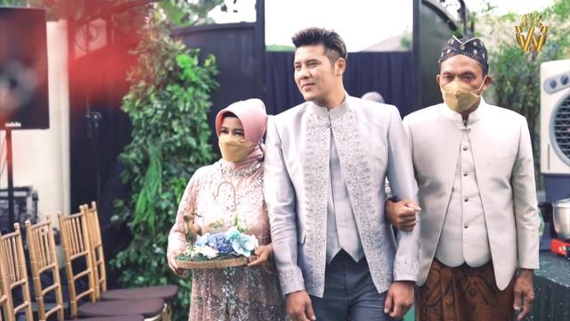 Segera Ke Pelaminan, Ini 7 Potret Prosesi Lamaran Via Vallen dan Chevra Yolandi