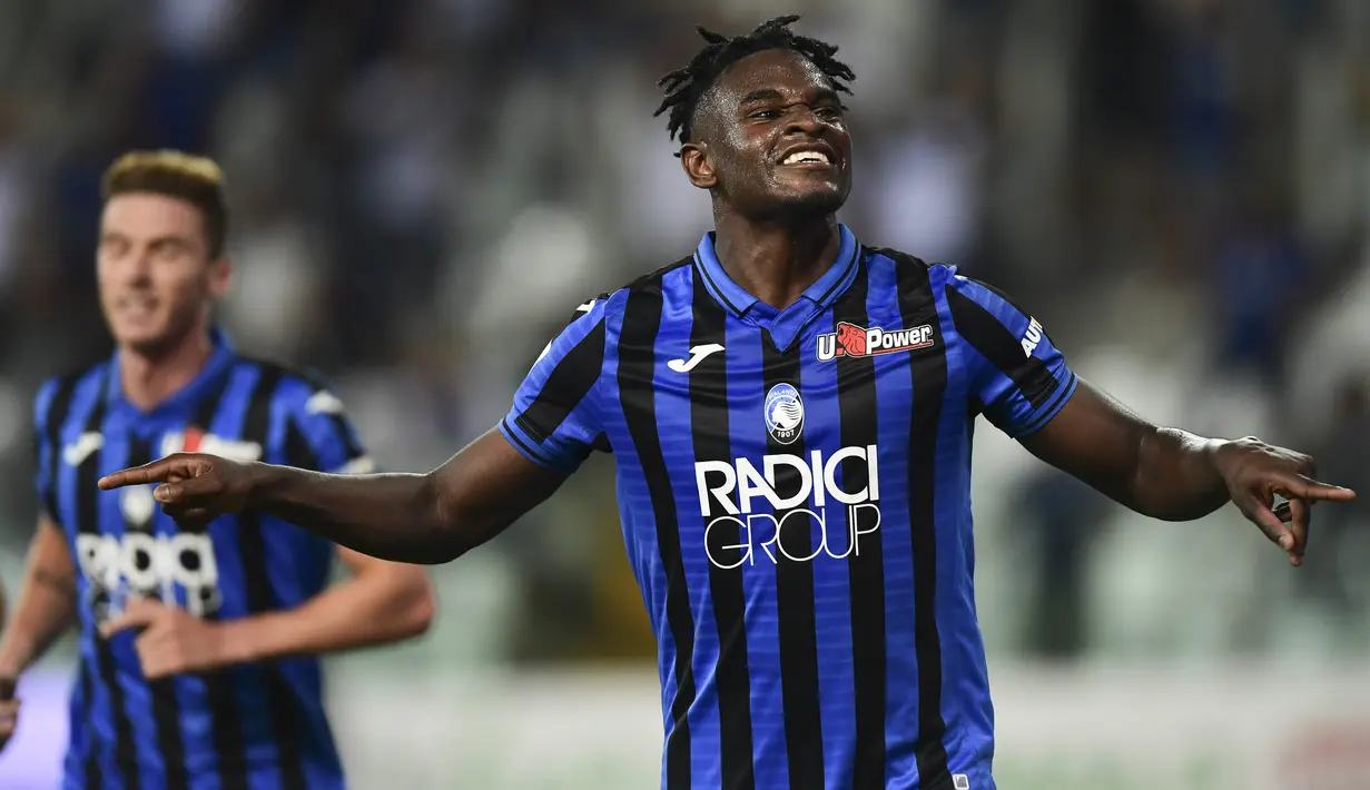 7. Duvan Zapata (Atalanta) - Pemain Sampdoria ini akhirnya resmi jadi milik Atalanta. Setelah hampir dua musim berstatus pinjaman, manajemen Atalanta mempermanenkan status Zapata dengan harga 12 juta euro. (AFP/Miguel Medina)