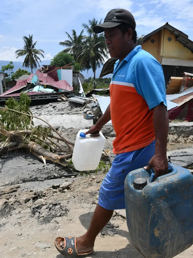 Dampak Gempa Sigi, Rumah dan Tiang-Tiang Listrik Roboh
