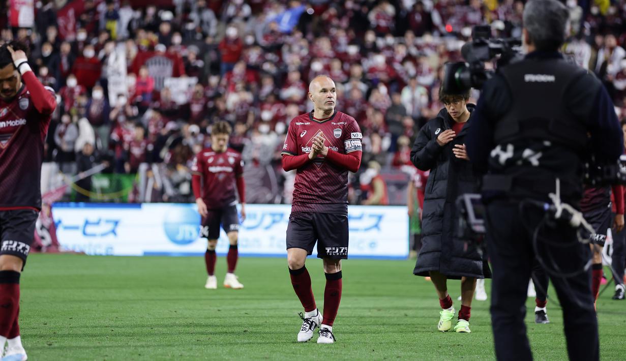 Salah satu perubahan besar yang dilakukan pelatih Takayuki Yoshida adalah mengandalkan darah lokal dalam formasi utama Vissel Kobe musim ini. Pemain-pemain asing ternama hampir tak mendapat tempat di tim utama. Andres Iniesta contohnya yang baru bermain dua kali musim ini dengan total 12 menit bermain. (Dok J League)