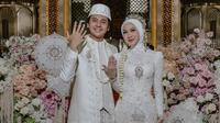 Arbani Yasiz dan Raissa Ramadhani resmi menikah. (dok. Instagram @arbaniyasiz/https://www.instagram.com/p/DNIBTZDhcRx/)