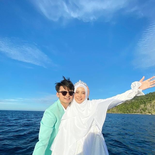 Pertama Kali Trip Bareng, Ini 6 Potret Personel Adam Musik Bersama Istri