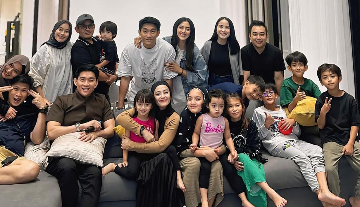 Momen ulang tahun Ifan ini pun tak lepas dari sorotan netizen. Tak sedikit netizen dan rekan artis lain yang ikut memberikan doa untuknya melalui kolom komentar di Instagram. (Liputan6.com/IG/@ifanseventeen)