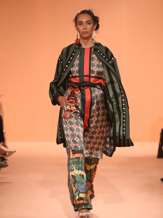 Juxtaposition, modernitas dari kearifan lokal Indonesia dalam koleksi ready to wear Studio 133