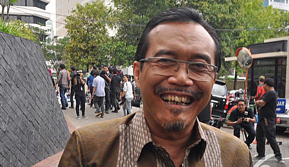 Mantan Menteri Pertanian Suswono mendatangi kantor KPK, Jakarta, Kamis (30/10/2014). (Liputan6.com/Miftahul Hayat)
