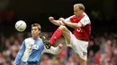 4. Dennis Bergkamp. Mencetak 87 gol dan 94 assist dalam 315 penampilannya bersama Arsenal (1995-2006). (AP Photo/Jon Super)