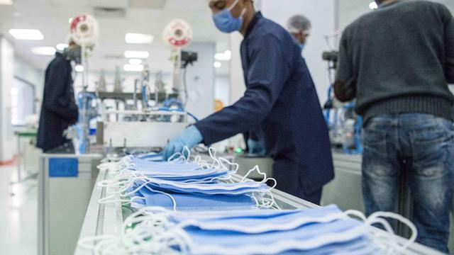 Mesir Genjot Pembuatan Masker Medis Hadapi COVID-19