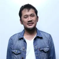 Hanung Bramantyo di acara konferensi pers film Surga Yang Tak Dirindukan. (Galih W Satria/Bintang.com)