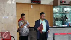 Mantan Ketua Mahkamah Konstitusi, Mahfud MD tiba-tiba mendatangi Gedung KPK, Jakarta, Jumat (4/9/2015). Mahfud enggan banyak berkomentar soal kedatangannya ke KPK. (Liputan6.com/Helmi Afandi)