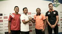 Pelatih Bali United, Widodo Cahyono Putro, dan pelatih Perseru Serui, I Putu Gede saling melempar pujian jelang pertandingan pekan ketiga Liga 1 2018 yang akan berlangsung di Stadion Kapten I Wayan Dipta, Sabtu (7/4/2018). (dok. Bali United)
