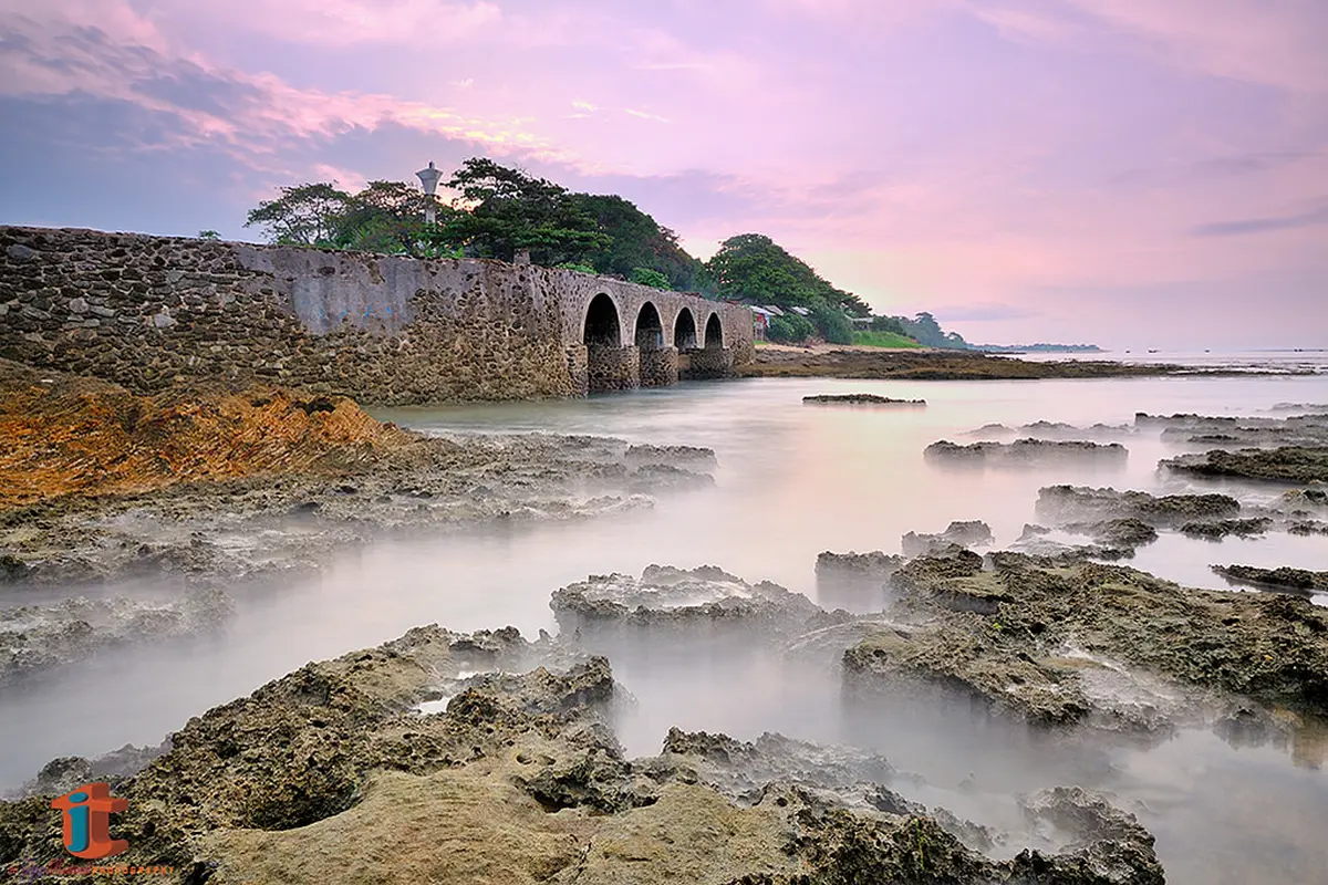 Pantai Santolo