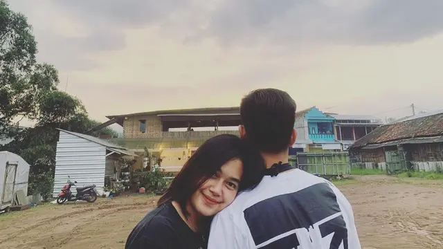 Romantis, Ini 6 Potret Kebersamaan Reza SMASH Bareng Kekasih Baru