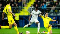 Pemain Real Madrid Vinicius Junior mencetak gol ke gawang Villarreal pada pertandingan sepak bola babak 16 besar Copa del Rey di Stadion La Ceramica, Villarreal, Spanyol, 19 Januari 2023. Real Madrid mengalahkan Villarreal dengan skor 3-2. (AP Photo/Jose Breton)