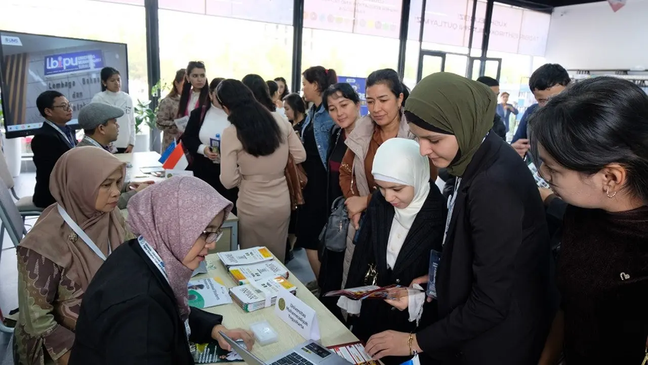 Kegiatan UMY saat melakukan pameran di Uzbekistan