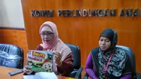 Komisioner KPAI Bidang Pendidikan Retno Listyarti dan penulis buku Intan Noviana saat konferensi pers di Kantor KPAI, Jakarta, Rabu, 3 Januari 2018.