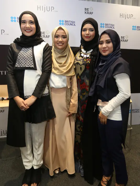 Selain Zaskia, keempat desainer muda Indonesia turut dilibatkan di London Fashion Week 2016 ini yaitu Jenahara, Dian Pelangi, Restu Anggraini, dan Vivi Zubedi. Zaskia mengaku sangat bersemangat mempersiapkan rancangannya. (Nurwahyunan/Bintang.com)