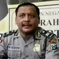 Pekerjaan sampingan ini dilakukan, karena gajinya sebagai anggota polisi hanya cukup untuk kebutuhan sehari-hari.