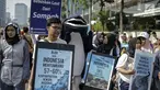 Sejumlah mahasiswa menggelar aksi kampanye tentang kehidupan biota laut saat CFD di Kawasan Bunderan HI, Jakarta, Minggu (4/3). Mereka mengajak masyarakat untuk menjaga lautan dari sampah dan terumbu karang dari kerusakan. (Liputan6.com/Faizal Fanani)