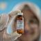 Seorang petugas kesehatan memegang vaksin Campak-Rubella sebagai bagian dari program kesehatan pemerintah untuk memerangi penyakit anak-anak di Surabaya, Jawa Timur pada Rabu 6 Mei 2026. Pemerintah, melalui Kementerian Kesehatan (Kemenkes), terus mengintensifkan pemberian vaksin untuk meningkatkan kekebalan tubuh anak terhadap virus penyebab campak dan rubella. (JUNI KRISWANTO/AFP)