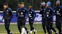 Para pemain tim nasional Prancis menjalani latihan di Clairefontaine. (AFP/Franck Fife)