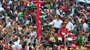 Mereka semua meneriakkan nama Jokowi. ingin bersalaman dan mengambil foto Jokowi, Jakarta, Senin (20/10/2014) (Liputan6.com/Johan Tallo)