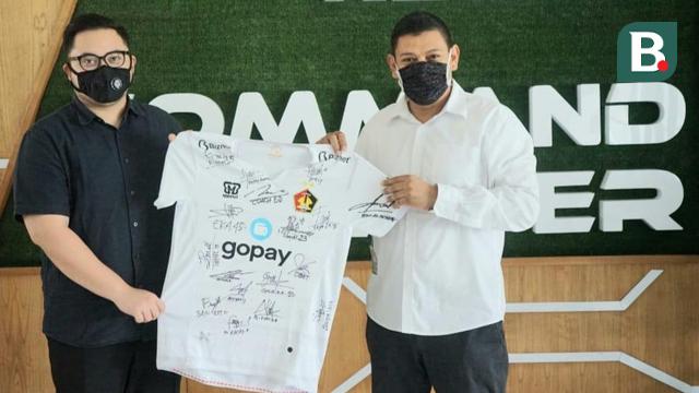 lelang jersey persik