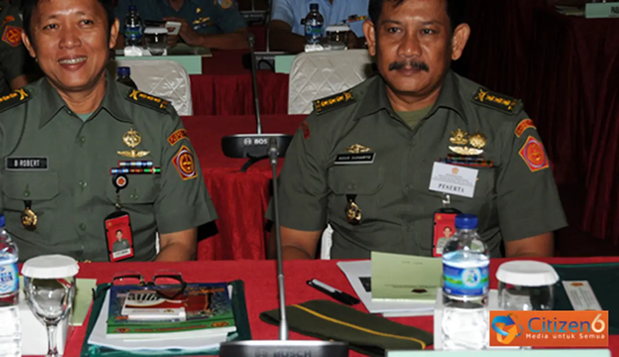 Citizen6, Cilangkap: Sarasehan Bintalid dan Trajuang 2012 diikuti 100 peserta. Hadir pada acara tersebut, antara lain Koorsahli Panglima TNI, para Asisten Panglima TNI dan Kapuspen TNI Laksamana Muda TNI Iskandar Sitompul. (Pengirim: Badarudin Bakri)