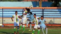 MENANG- Persela Lamongan menang 2-0 atas Pra PON Jatim dalam sebuah laga uji coba yang digelar di Stadion Surajaya, Lamongan, Kamis (27/8/2015). (Bola.com/Zaidan Nazarul)