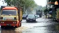[VIDEO] Banjir Rob di Sunter, Belasan Kendaraan Mogok