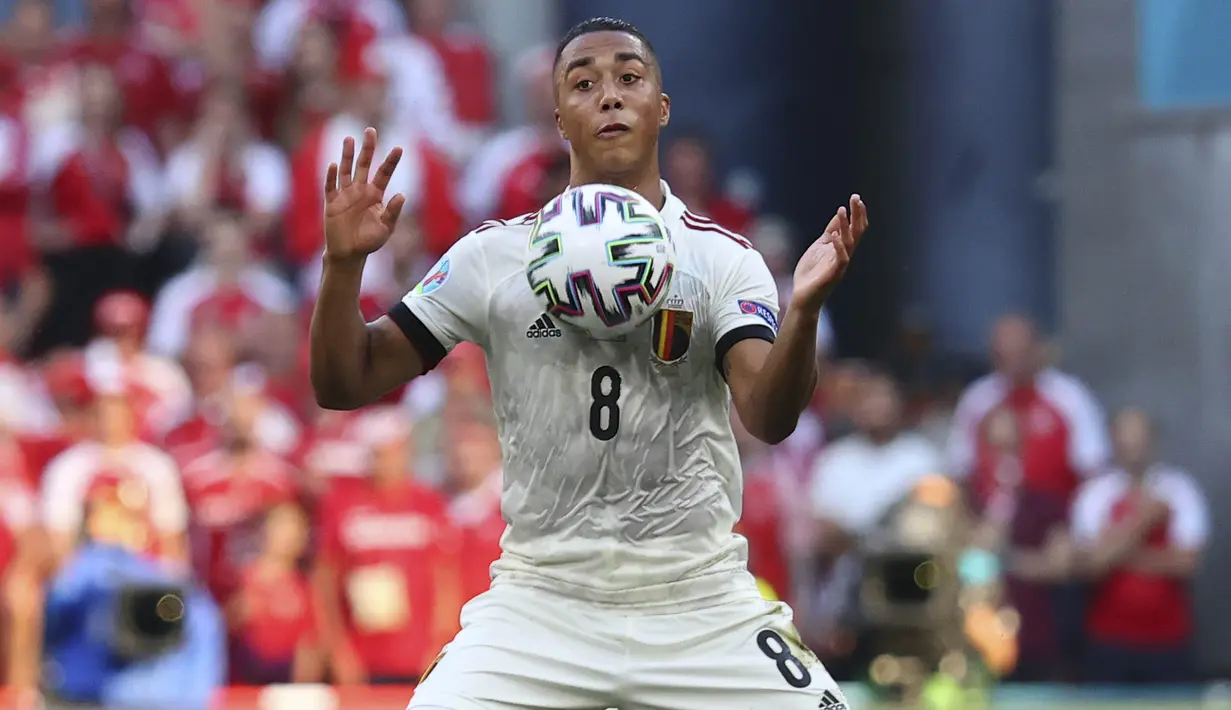 Serangan Belgia begitu rapi. Youri  Tielemans yang tampil konsisten dari menit awal memberikan andil dalam gol kedua yang dicetak oleh De Bruyne. (Foto: AP/Pool/Wolfgang Rattay)