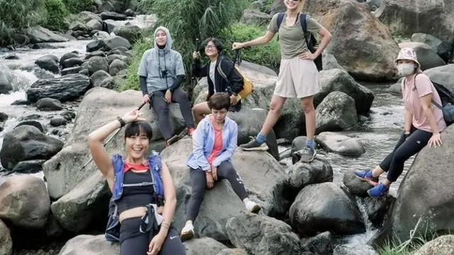 Indah Permatasari Saat Trekking (Foto: Instagram/@indahpermatas)